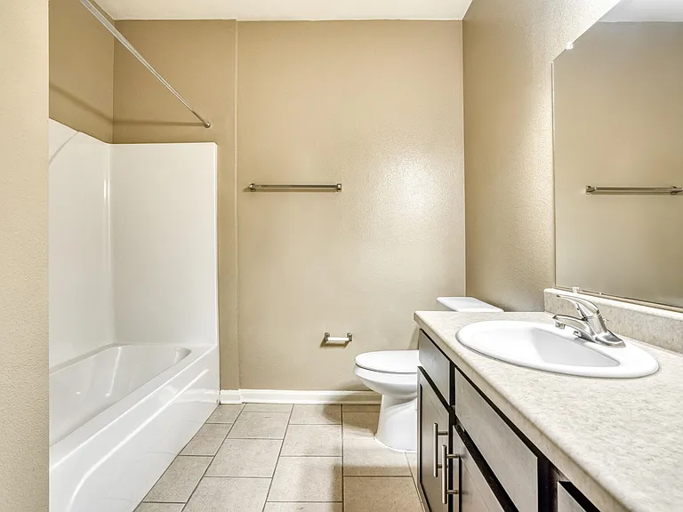 1044 Norwood Park Blvd — Photo 7