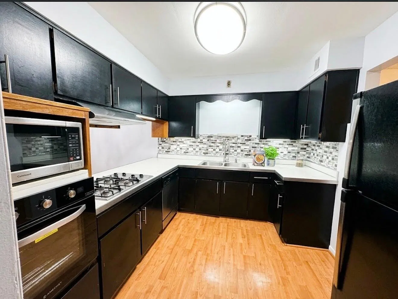 3 bed, 1.5 bath, 1534 sqft, $2,995 — Photo 4