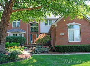 56554 Kirkridge Trl, Shelby Township, MI 48316