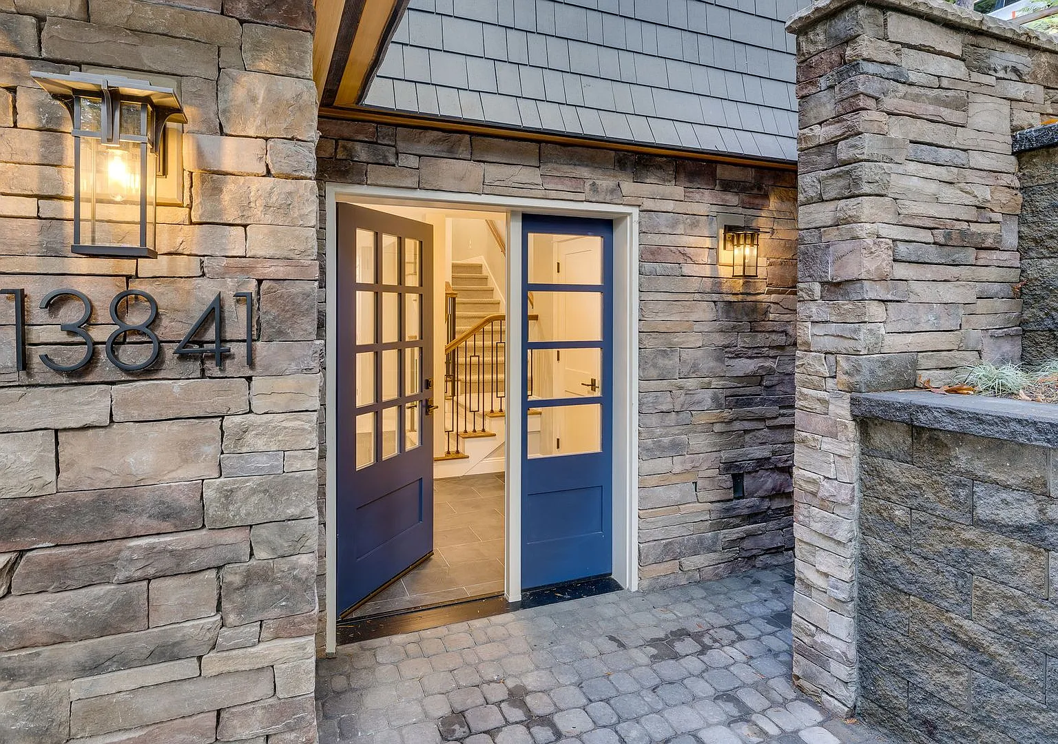 3Bd/3.5Ba Kirkland Home — Photo 3