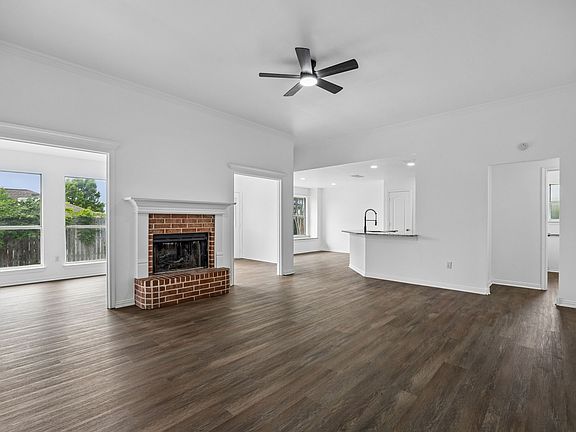 4th image of 1031 Park Place Blvd