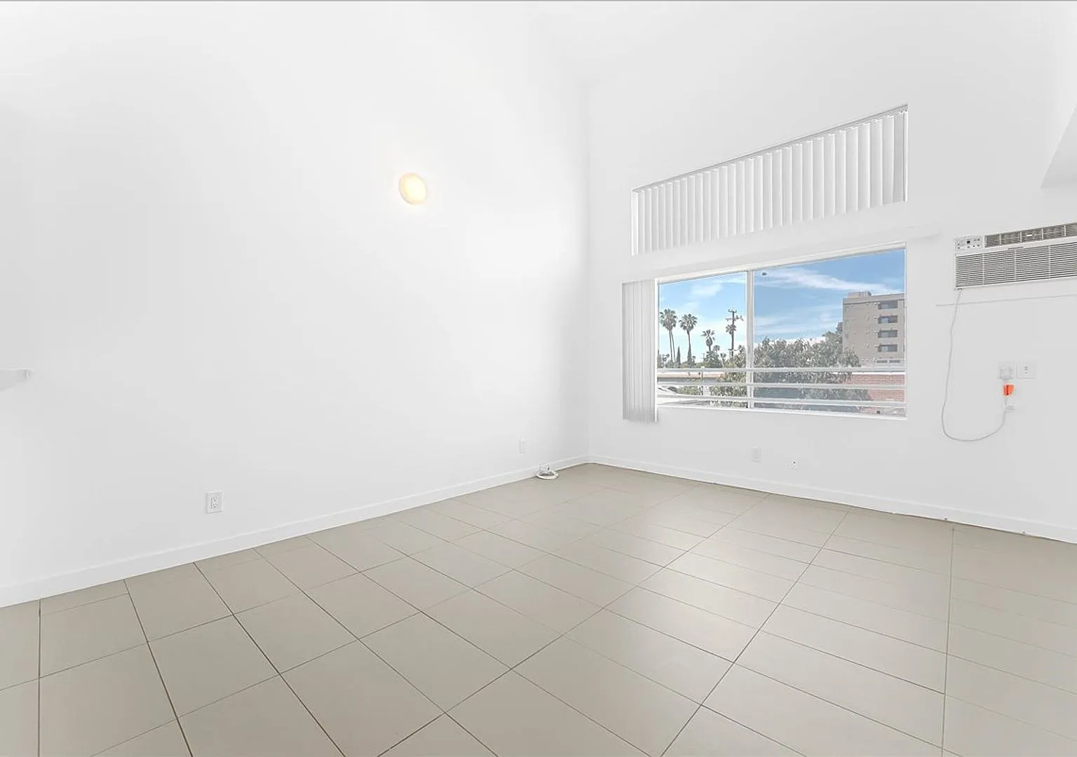 Loft Apartment - High Ceilings - Echo Park! — Photo 4