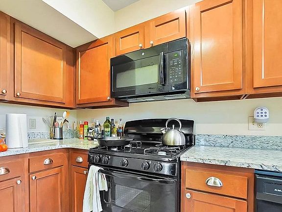 3rd image of 3406 Bishop St #3406