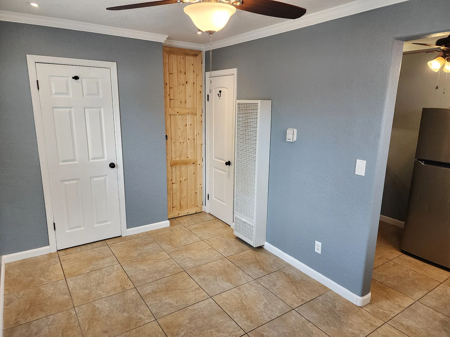 Gas Electric Included Pets OK Yard Parking Laundry Dog Door Patio Shed — Photo 3