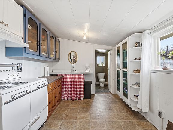4th image of 2276 Coldwater Ave