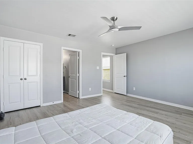 709 N Bayshore Dr — Photo 14