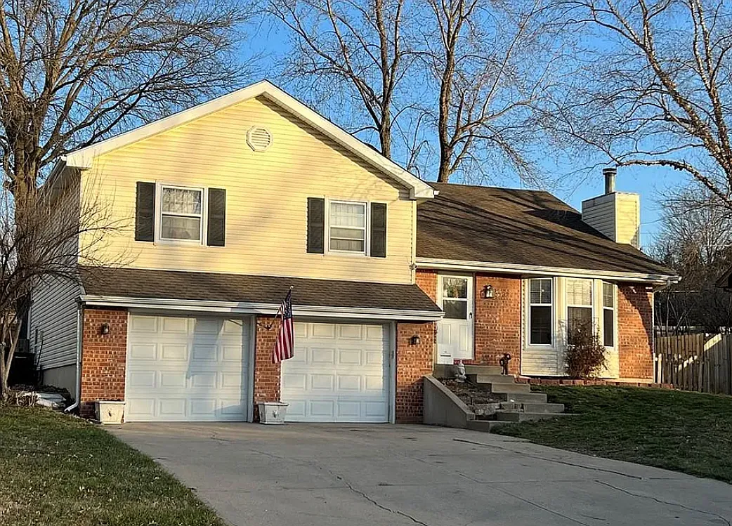 4 bed, 2500 sqft, $2,200 — Photo 1