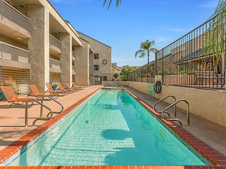 64 N Mar Vista Ave #230 — Photo 23