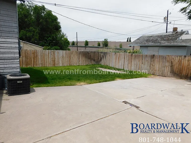 657 E Warnock Ave — Photo 8