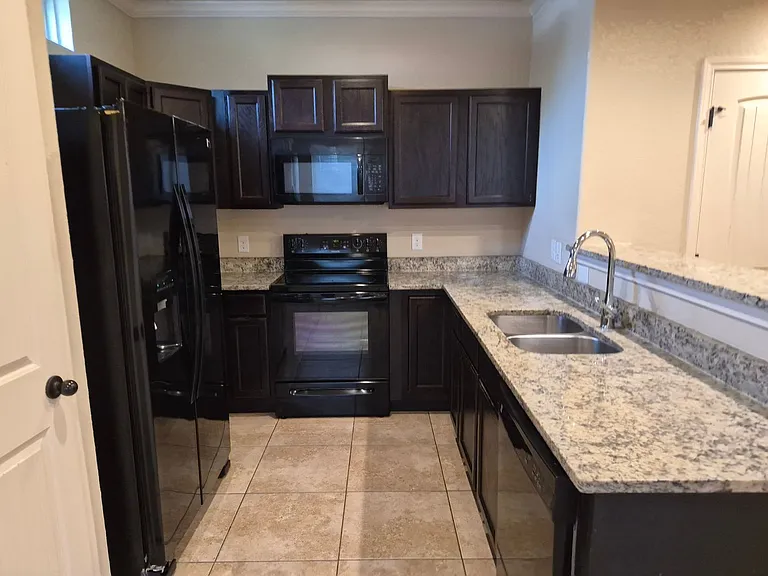 6850 Lakeview Dr #101 — Photo 7