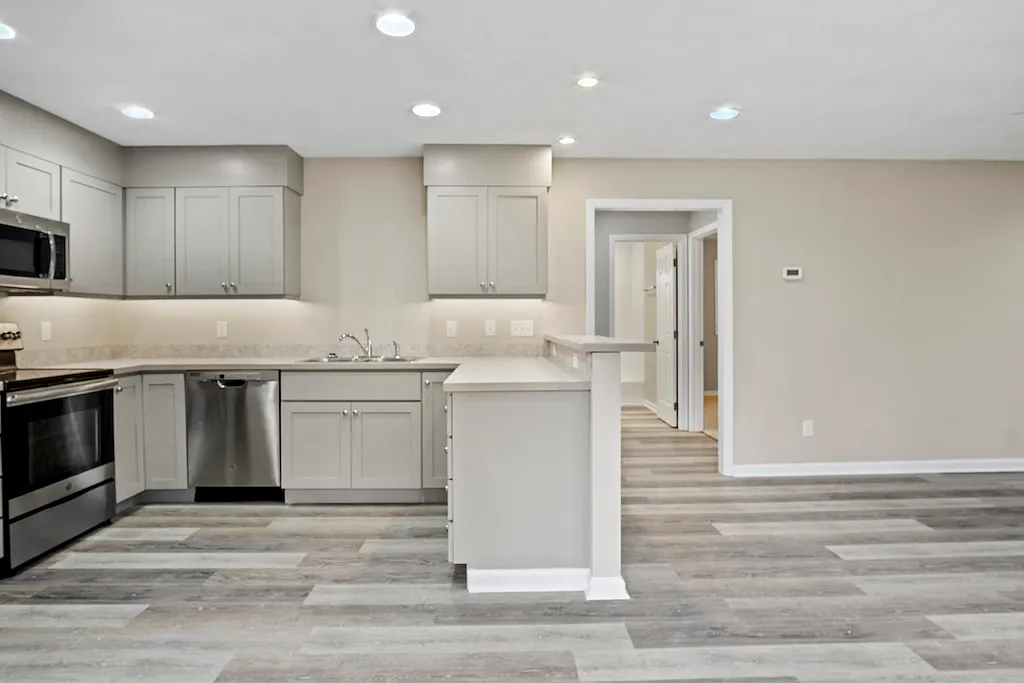 2 bed, 1000 sqft, $1,800 — Photo 3
