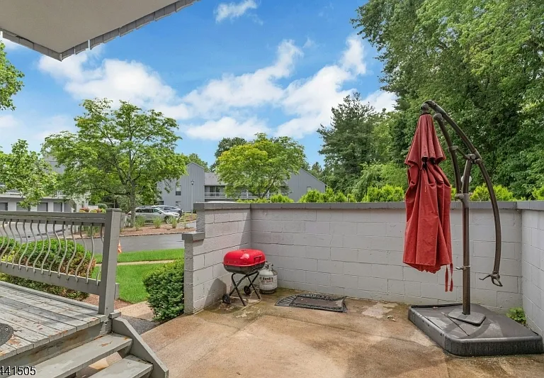 19 Linda Ln — Photo 24