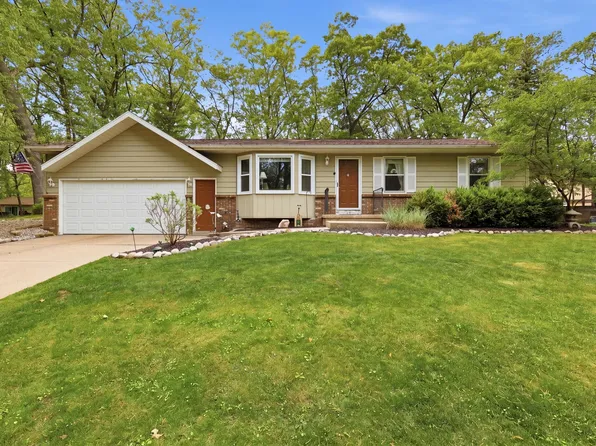 2433 Glen Valley Dr NW, Grand Rapids, MI 49544