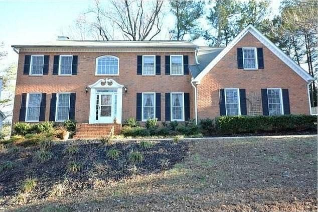 1st image of 371 Sarah Ln