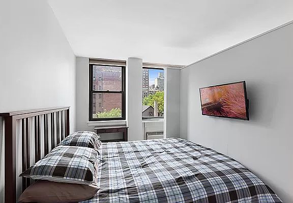 3rd image of 32 Gramercy Park S APT 8K