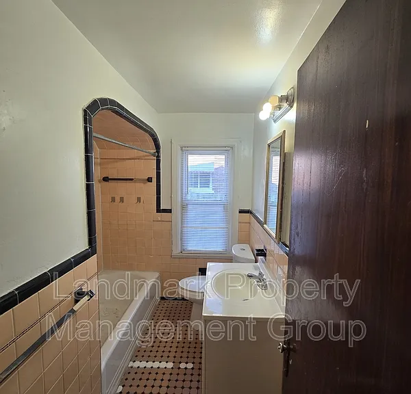 9657 E Outer Dr — Photo 12