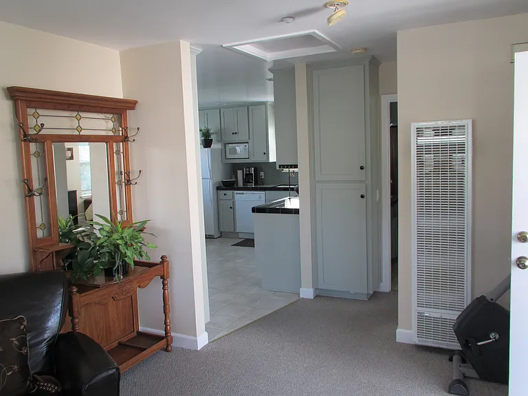 1327 Carmel St — Photo 8
