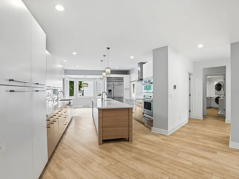 4515 N Lake Dr — Photo 11