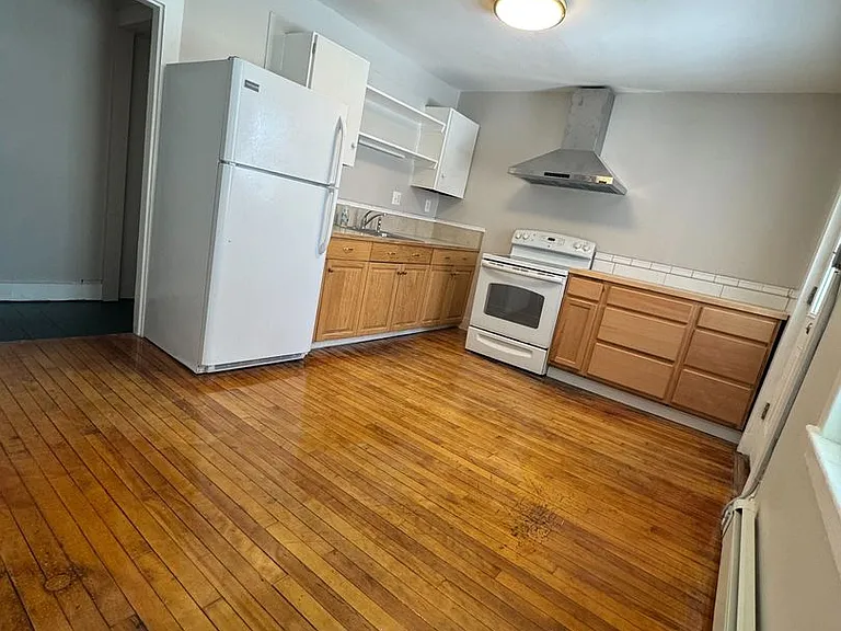 16 Glidden St. — Photo 3