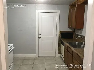 4704 N Mueller Ave — Photo 5