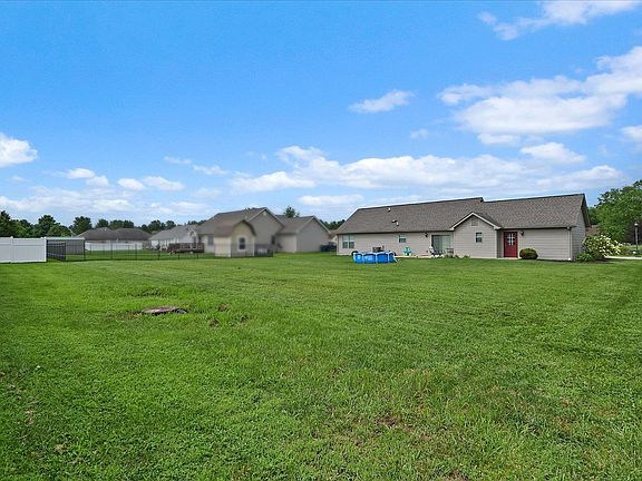 5th image of 890 Saint Andrews Dr