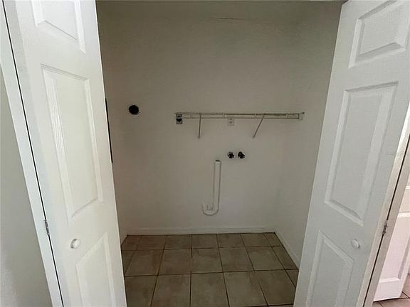5th image of 2753 South Dr