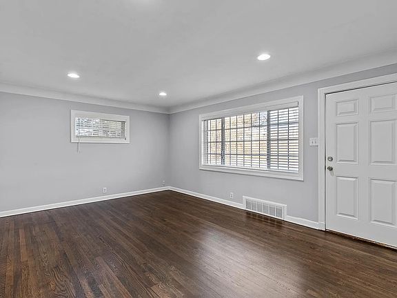 4th image of 3611 Wabash Ave