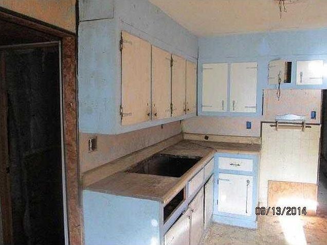 2nd image of 1006 S Pershing Ave