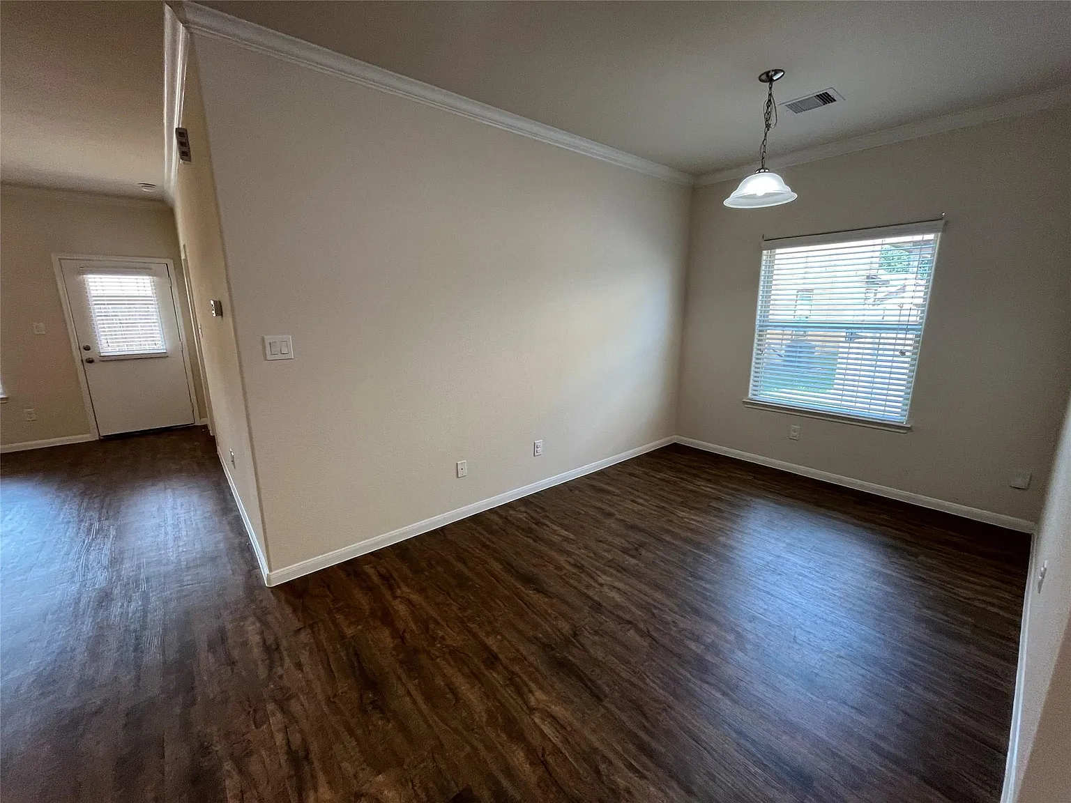 3 bed, 2.0 bath, 1319 sqft, $1,700 — Photo 4