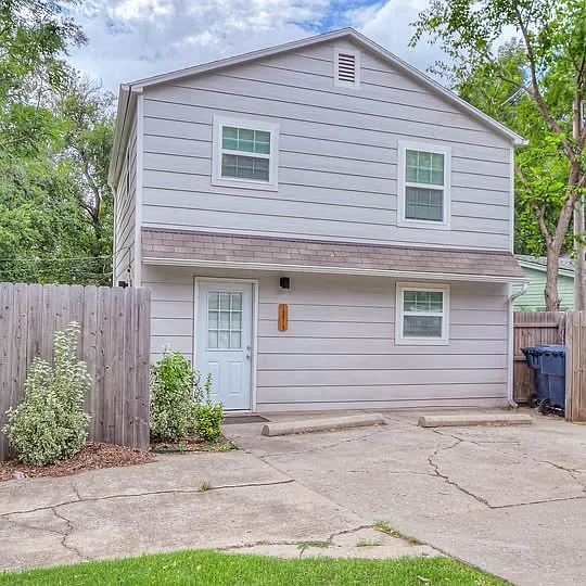 1129 N Douglas Ave