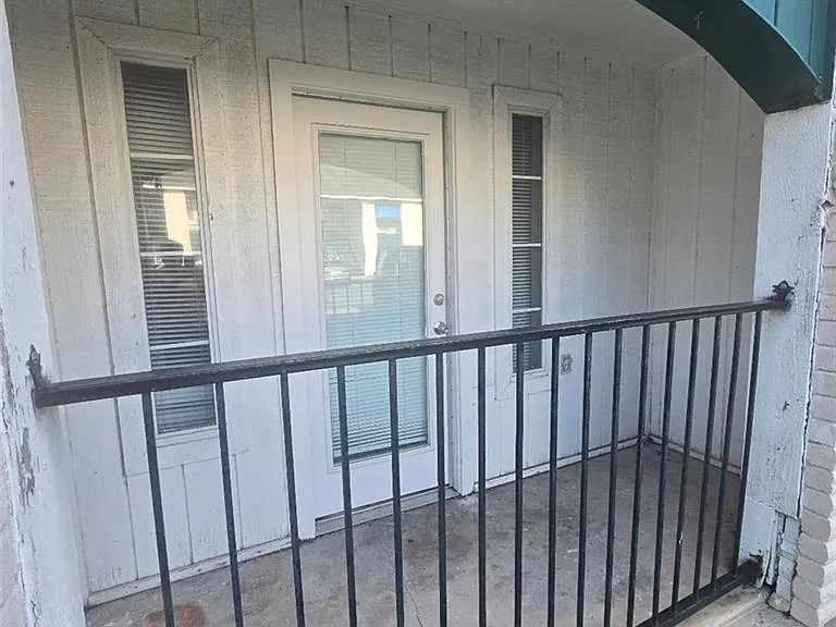 3001 Daffodil Ave — Photo 11