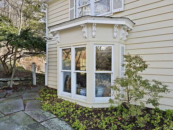 5th image of 335 Roaring Brook Road