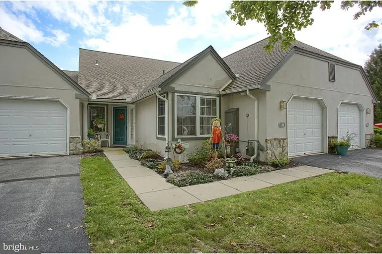 118 Hawthorne Ct photo 1