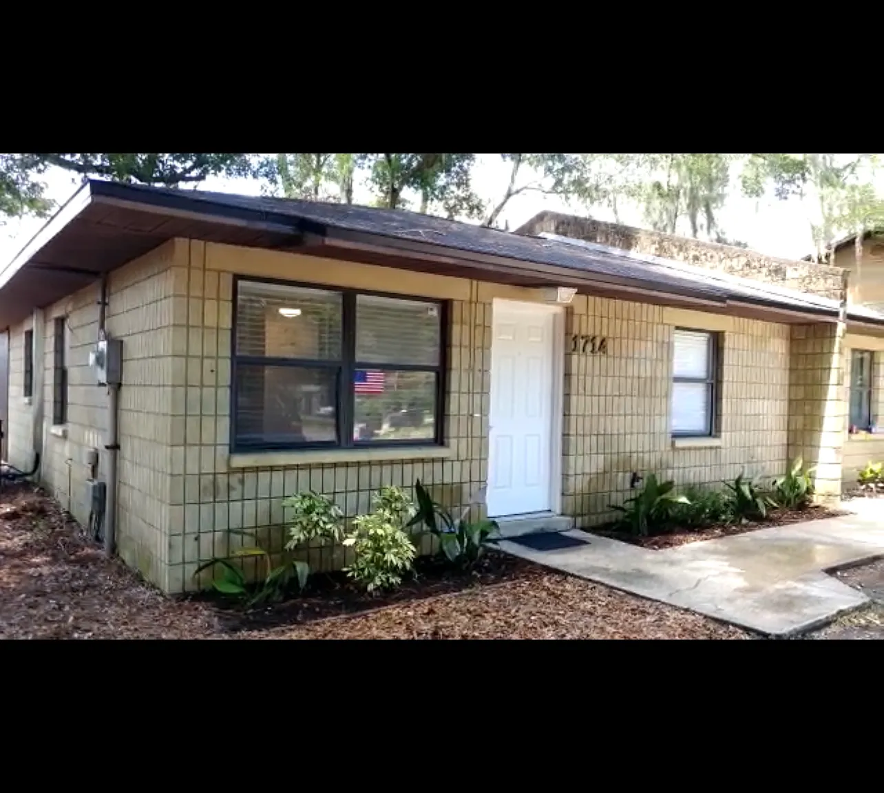 2 bed, 806 sqft, $1,295 — Photo 1
