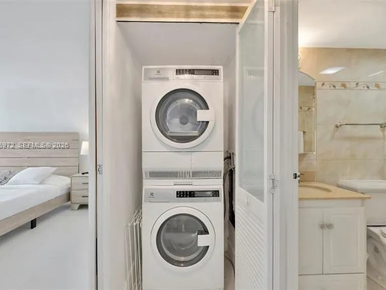 2401 Collins Ave #1805 — Photo 9