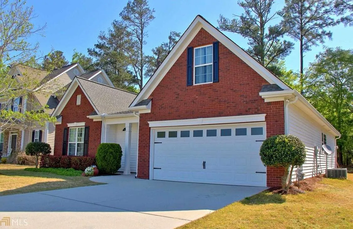 320 Millbrook Village Dr — Photo 2