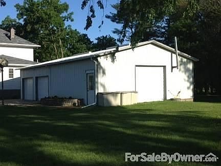 3 stalls plus- detatched
						:
						40 by 30 garage. 2 garage doors measure 8ft,the 3rd door- 10ft.