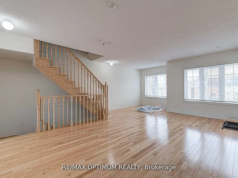 11 Autumnwood Ave #6 — Photo 9