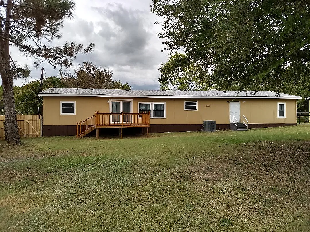 5 bed, 2304 sqft, $2,350 — Photo 4