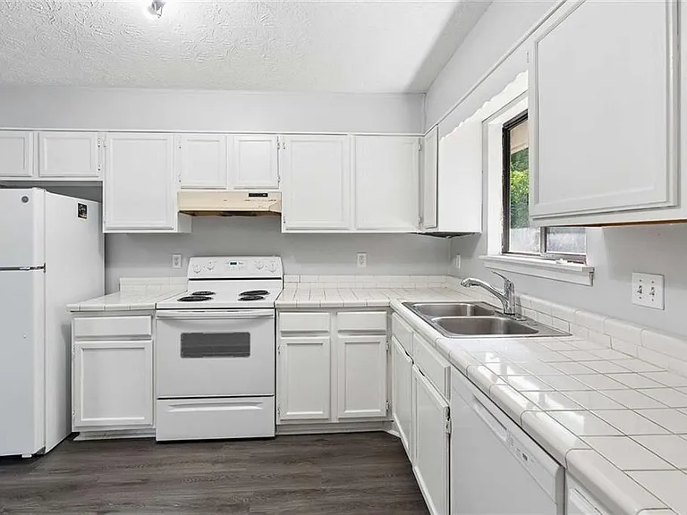 7055 Hania Dr — Photo 13