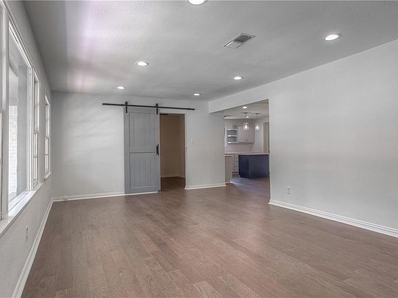 3rd image of 5504 Santa Barbara Ave