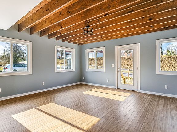 4th image of 12 New St