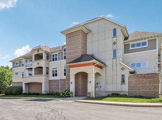 213 S Main St UNIT 305, Mequon, WI 53092