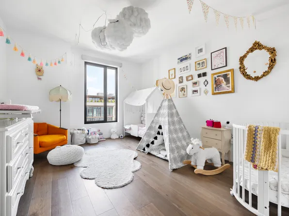 429 Kent Avenue image 10 of 21