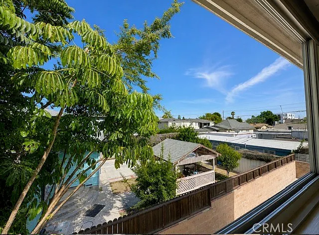 1372 W 36th St — Photo 4