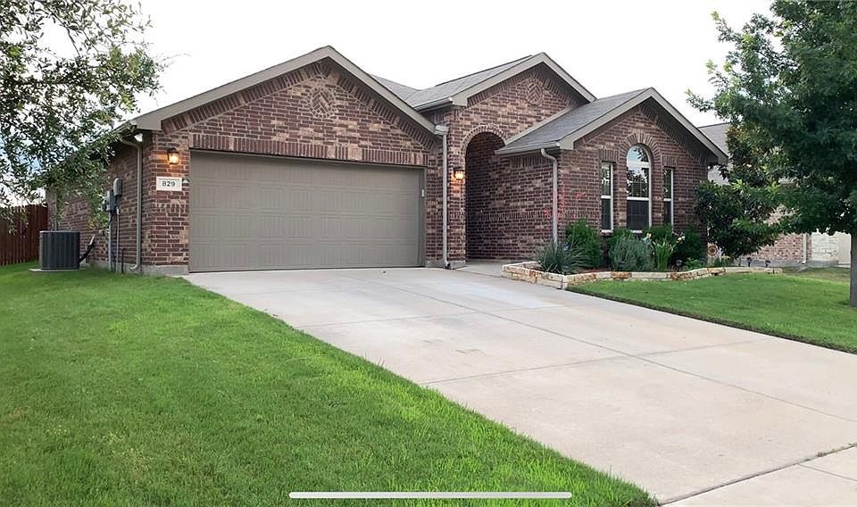 1st image of 829 Graham Dr