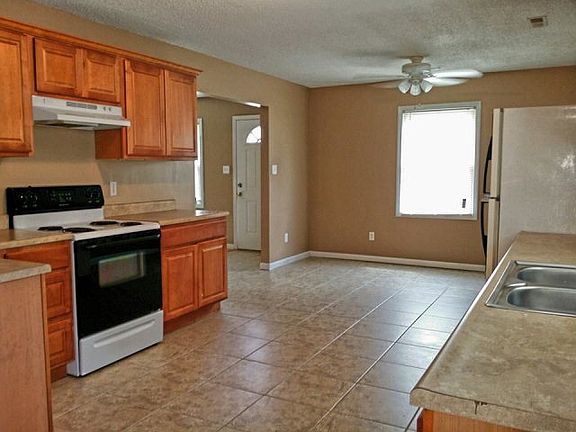 5th image of 528 Clay St