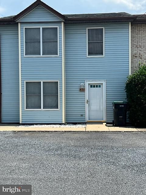 1st image of 921 Hilltop Dr