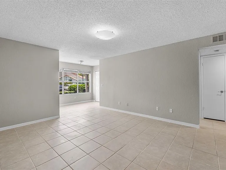 5116 Conroy Rd #15 — Photo 8