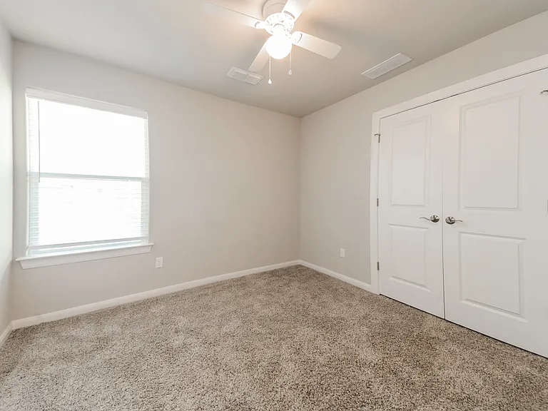 916 N Throckmorton St — Photo 12